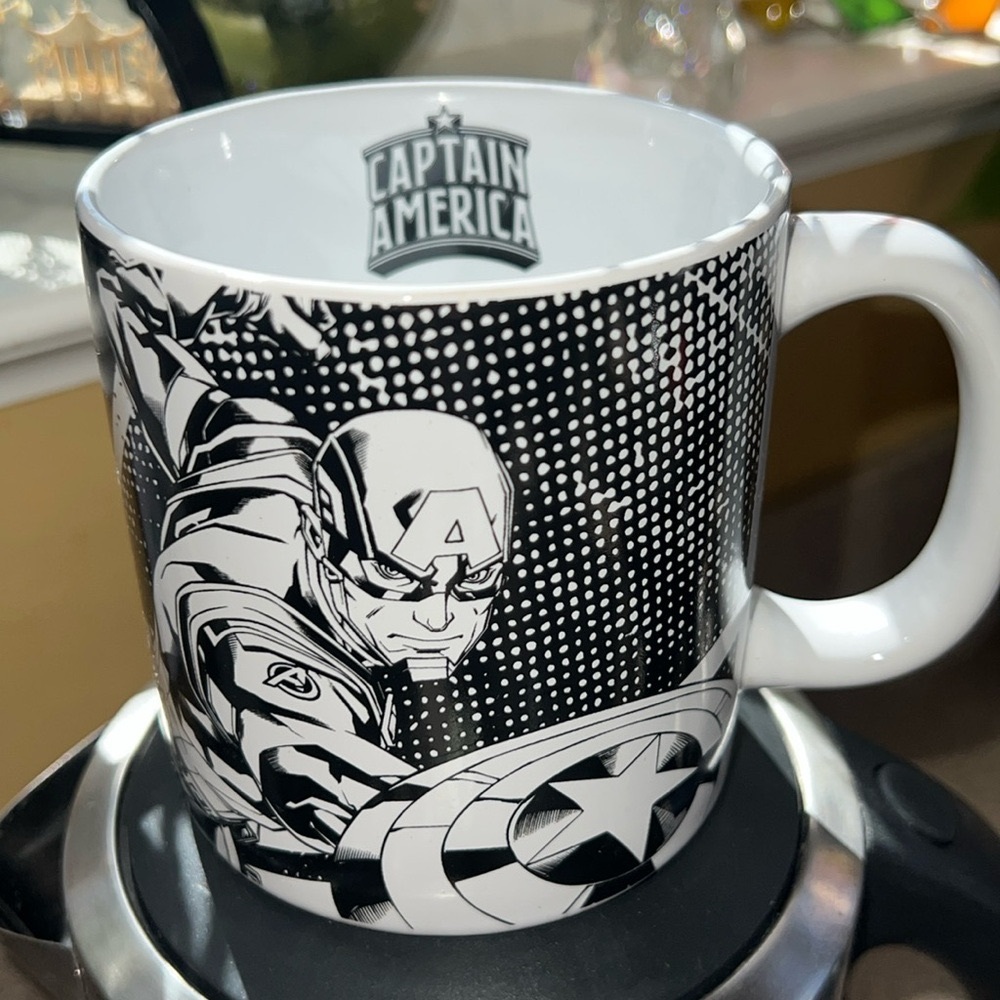 CAPTAIN AMERICA 
20oz MUG 
🚩NEW with Tag